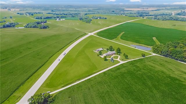 8062 Howe Rd, Lexington, MO 64067