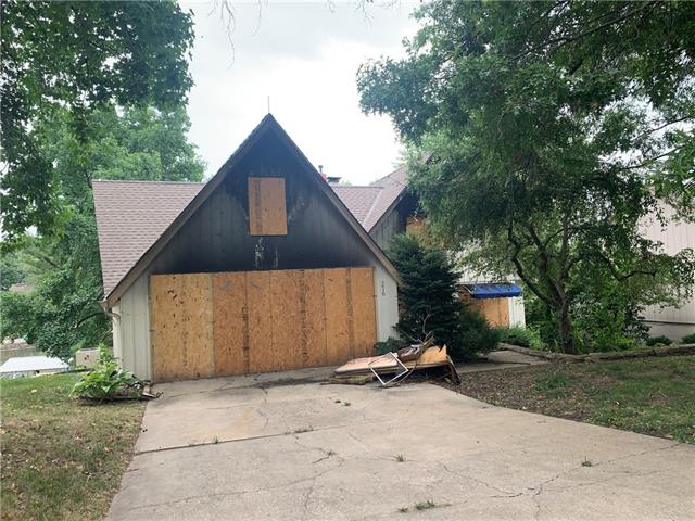 216 N Winnebago Dr, Lake Winnebago, MO 64034