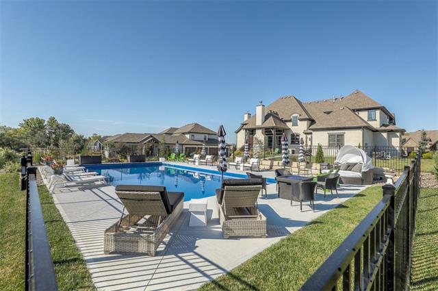 10505 N Hedges Ave, Kansas City, MO 64157