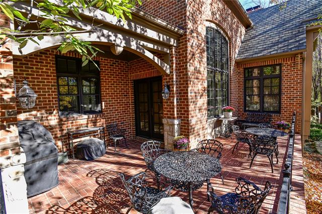 4935 Central St, Kansas City, MO 64112