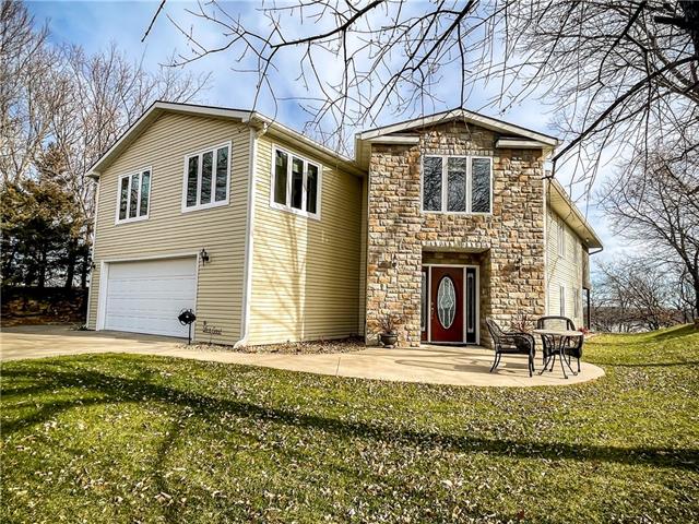 8243 Mike O Vince Rd, Ozawkie, KS 66070