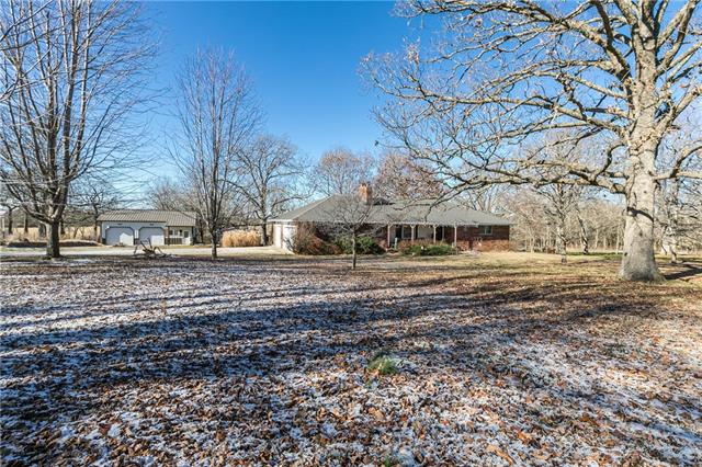 4325 S 82nd Rd, Bolivar, MO 65613