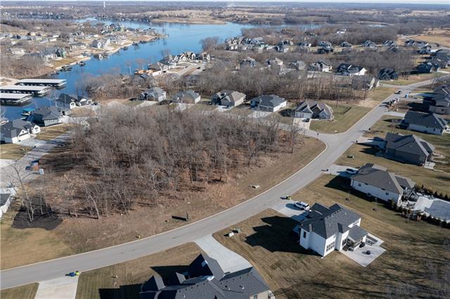 522 South Shore Dr, Lake Winnebago, MO 64034