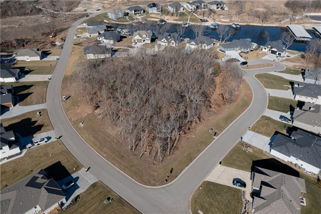 21 Bison Falls Cir, Lake Winnebago, MO 64034