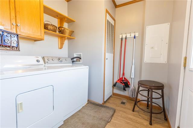 209 S 3rd St, Blue Mound, KS 66010
