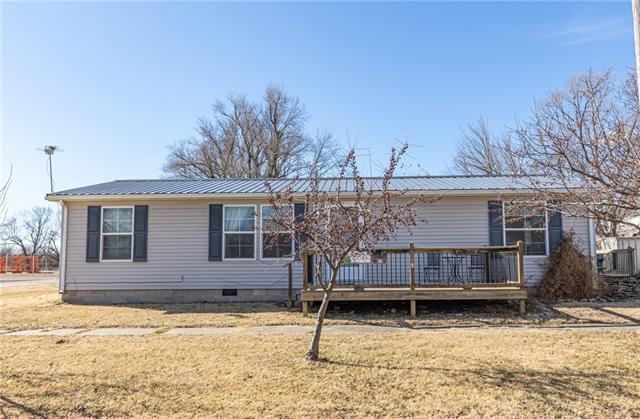 209 S 3rd St, Blue Mound, KS 66010