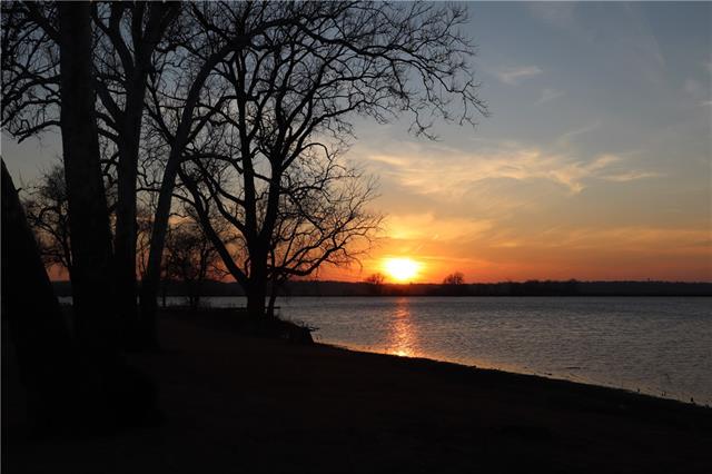 1021 Lakeshore Dr, Rushville, MO 64484