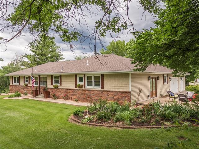 13711 State Route E Hw, Savannah, MO 64485