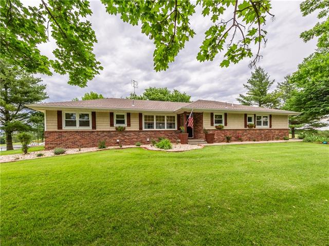 13711 State Route E Hw, Savannah, MO 64485