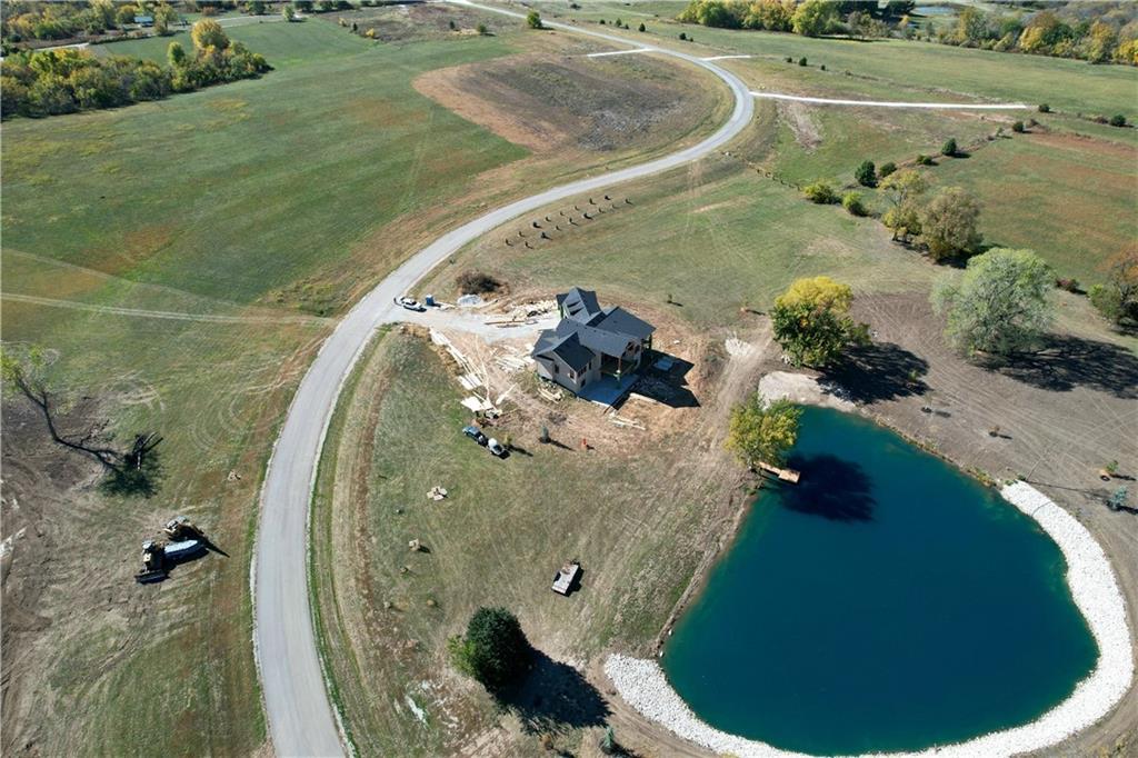 10408 S Cedar Ridge Trl, Oak Grove, MO 64029