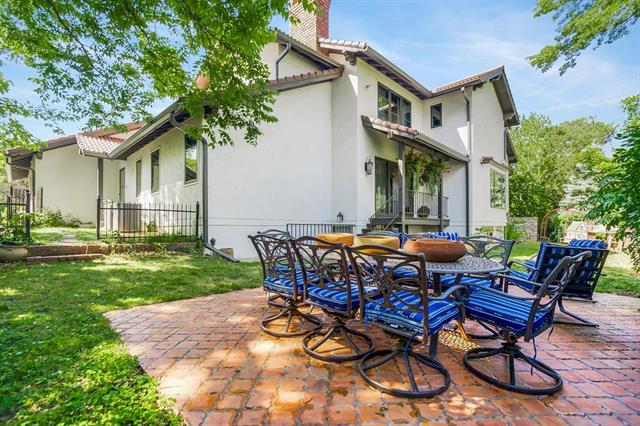 5301 Mission Woods Ter, Mission Woods, KS 66205