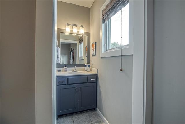 8719 Sycamore Ave, Kansas City, MO 64157