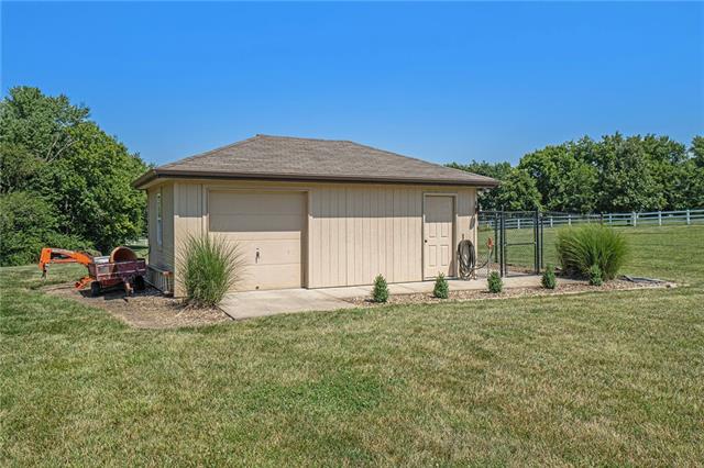 25030 176th St, Leavenworth, KS 66048
