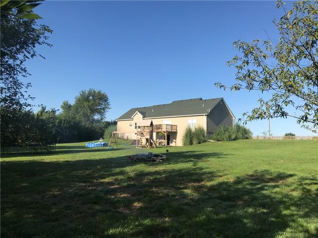 38519 Hedge Ln, Fontana, KS 66026