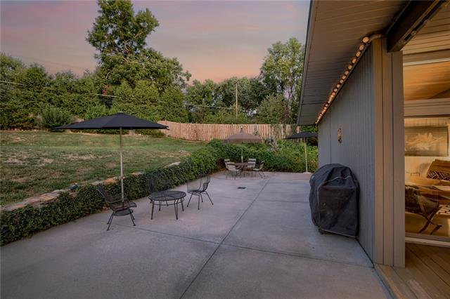 9835 Chadwick Dr, Overland Park, KS 66206