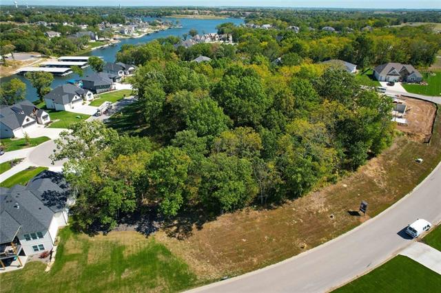 29 Bison Falls Cir, Lake Winnebago, MO 64034