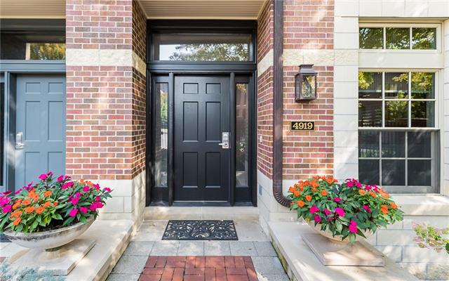 4919 Wyandotte St, Kansas City, MO 64112