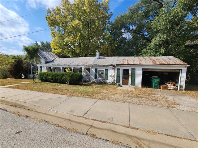 216 3rd St, Platte City, MO 64079