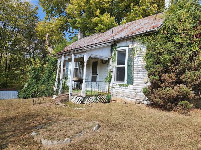 216 3rd St, Platte City, MO 64079