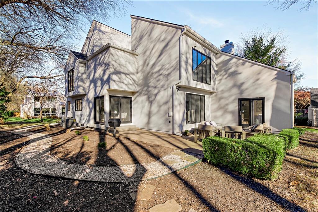 4210 W 102nd St, Overland Park, KS 66207