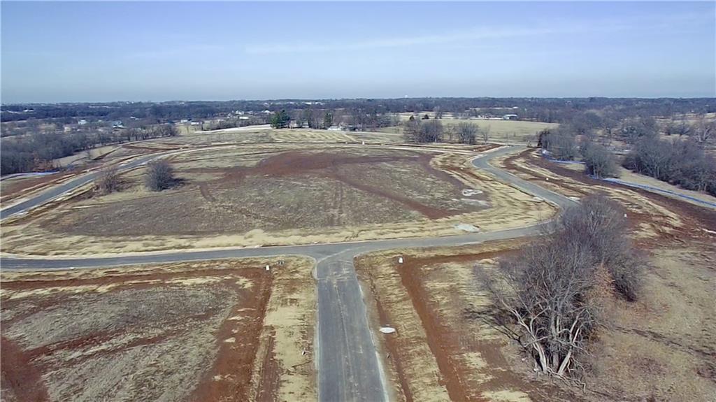 13900 Crawford Creek Cir, Lake Lotawana, MO 64086