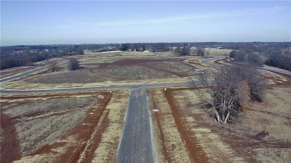 13900 Crawford Creek Cir, Lake Lotawana, MO 64086