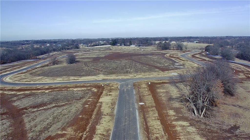13932 Crawford Creek Ct, Lake Lotawana, MO 64086