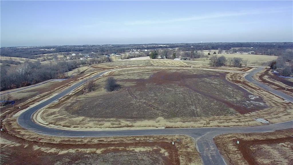 14002 Crawford Creek Ct, Lake Lotawana, MO 64086