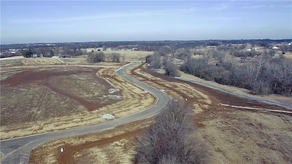 14002 Crawford Creek Ct, Lake Lotawana, MO 64086