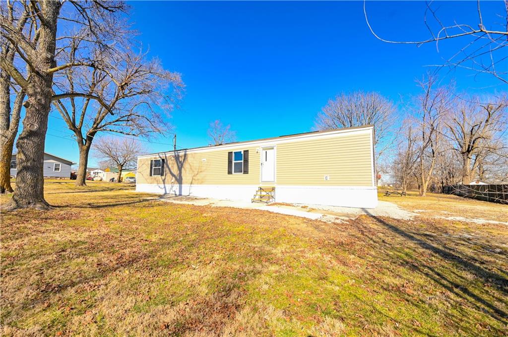 19071 3rd Ave, Wheatland, MO 65779