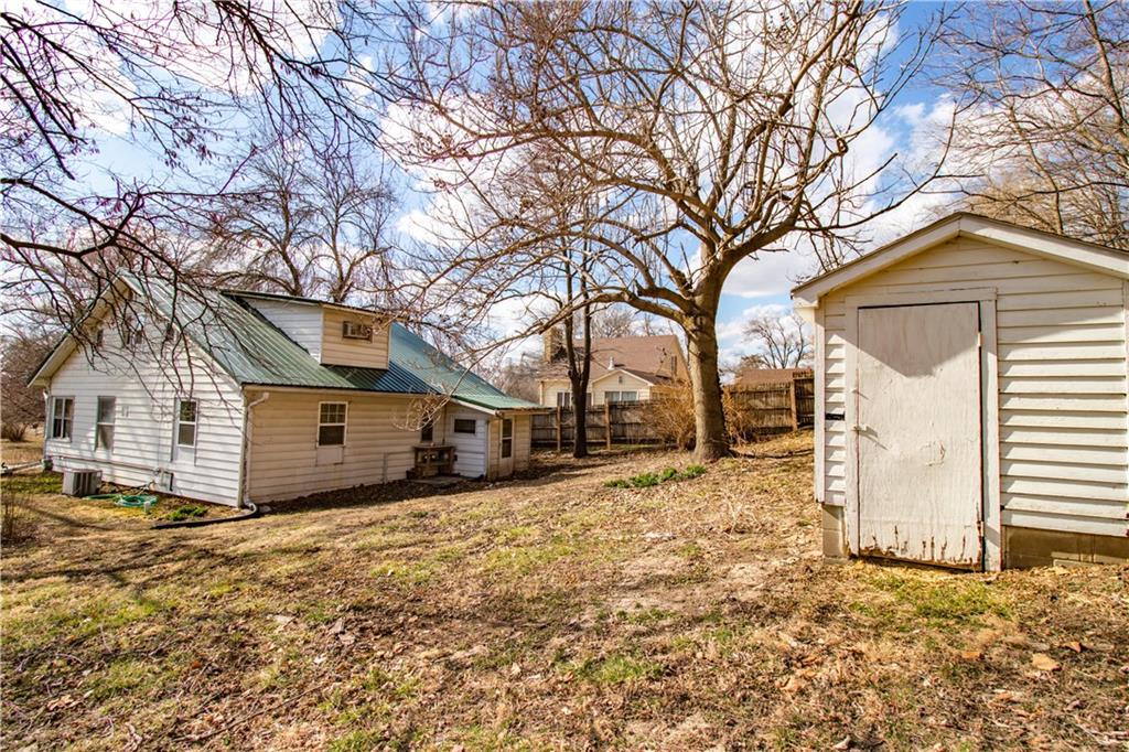 204 Commercial St, Forest City, MO 64451