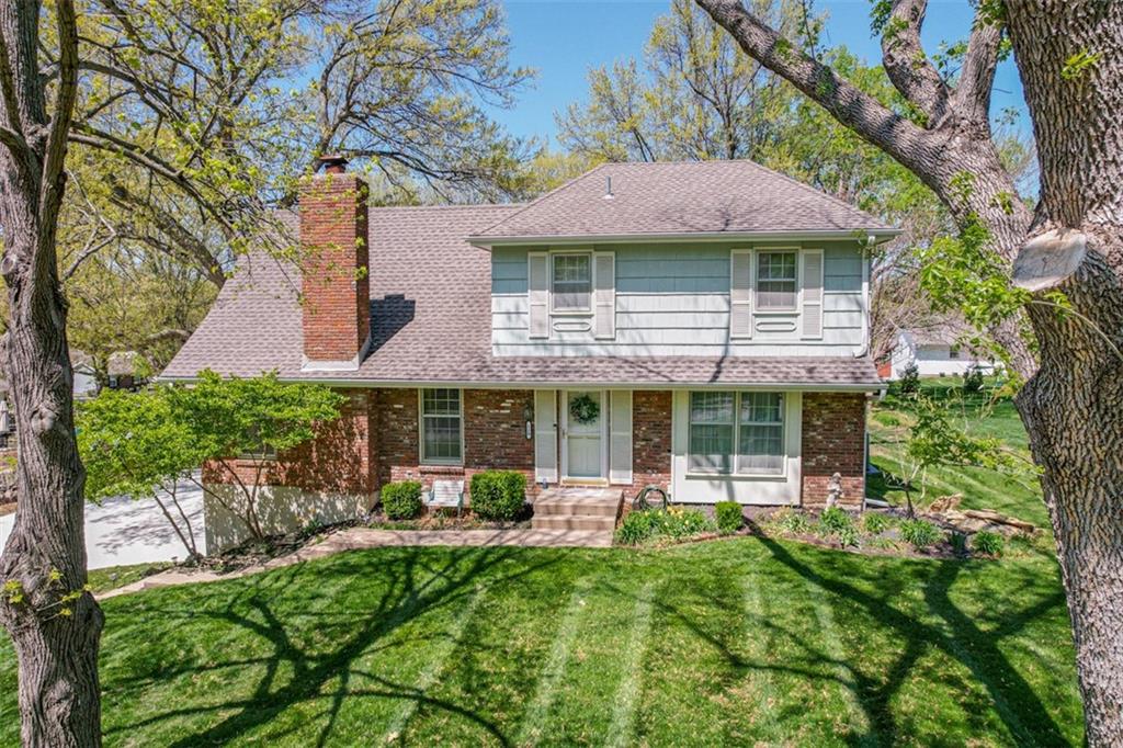 110 Cayuga Ln, Lake Winnebago, MO 64034