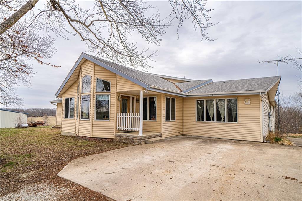9724 SW Taylor Rd, Stewartsville, MO 64490