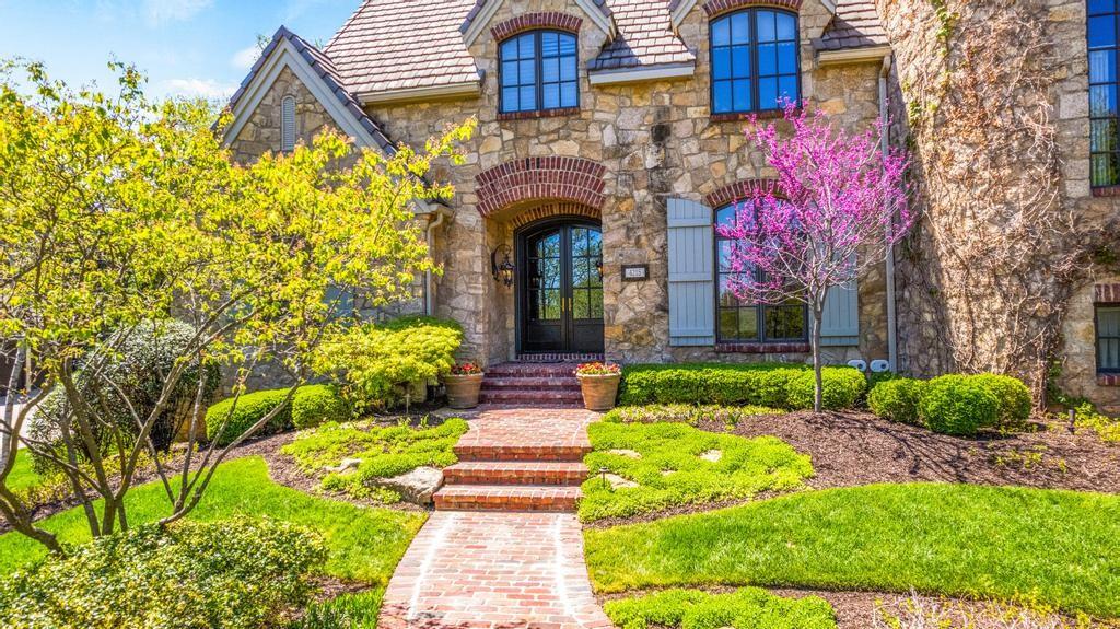 4215 W 113th St, Leawood, KS 66211