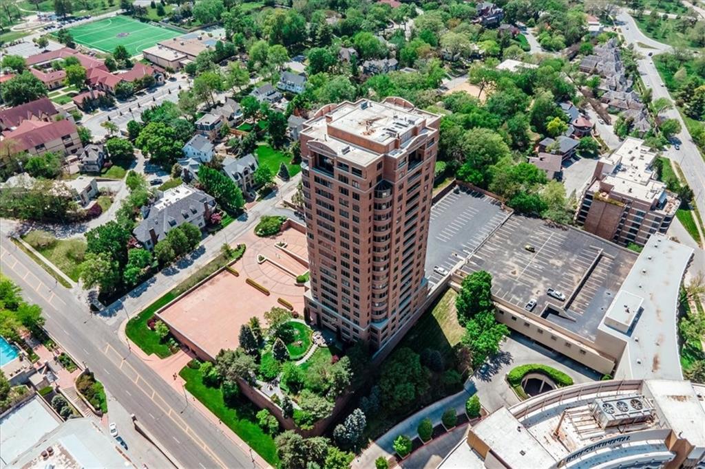 400 W 49th Ter #2188, Kansas City, MO 64112