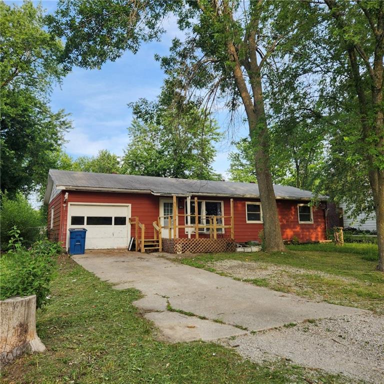 1011 Highland St, La Monte, MO 65337