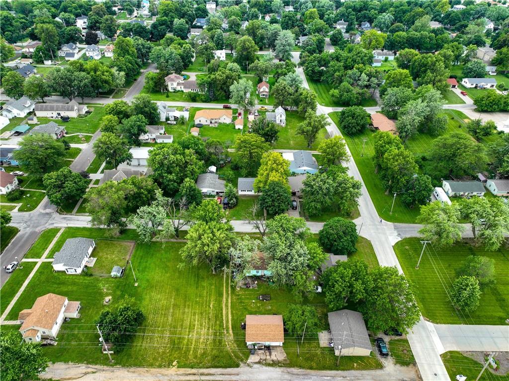 310 N 8th St, Hiawatha, KS 66434