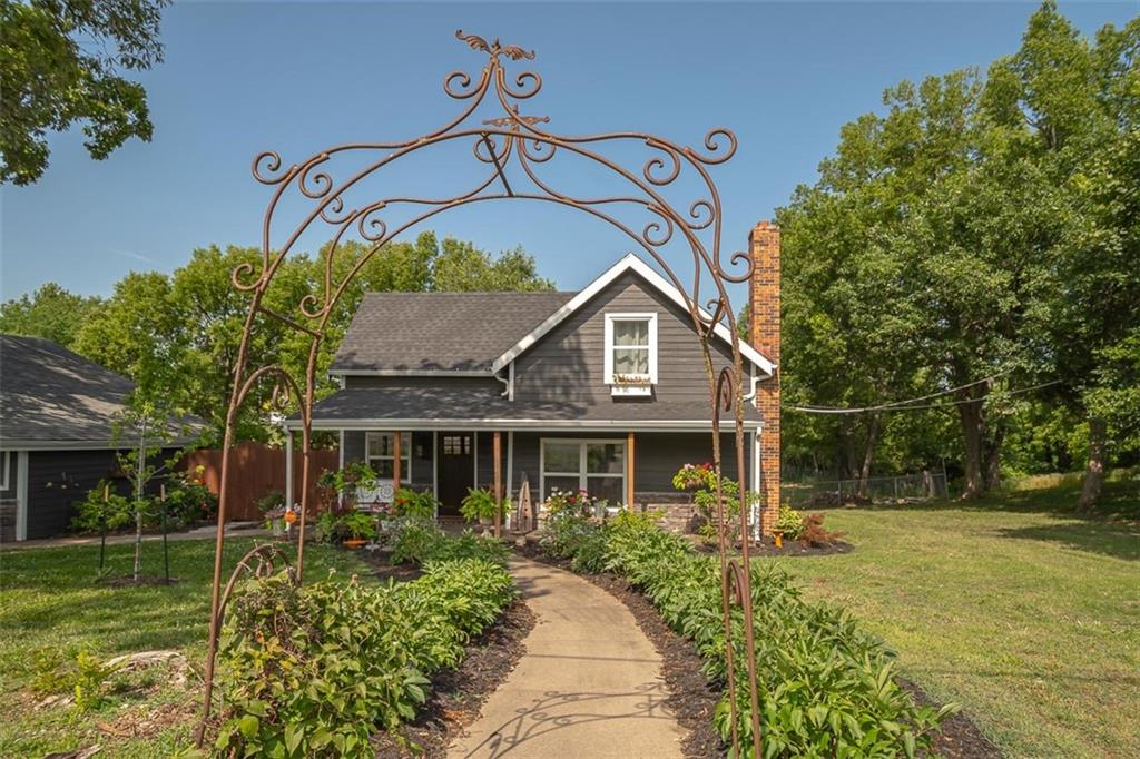 601 Whitfield St, Lecompton, KS 66050