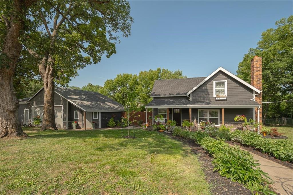 601 Whitfield St, Lecompton, KS 66050