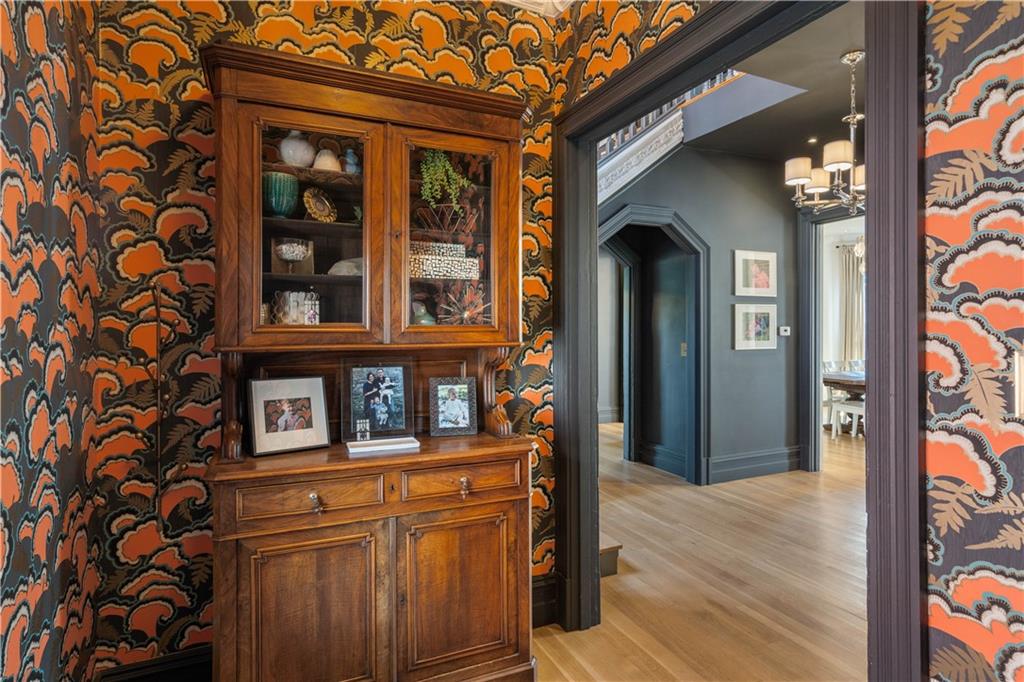 1833 Pendleton Ave, Kansas City, MO 64124