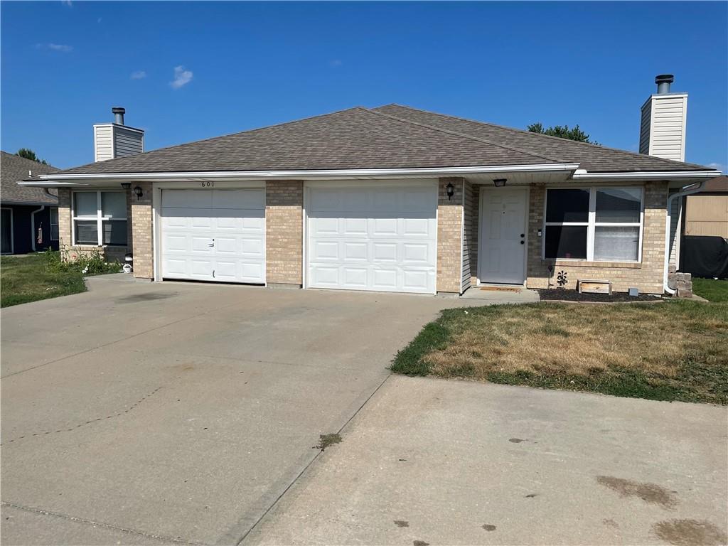 601 NE Austin St, Oak Grove, MO 64029