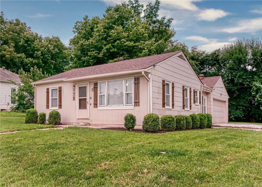 202 5th Ave S, Greenwood, MO 64034