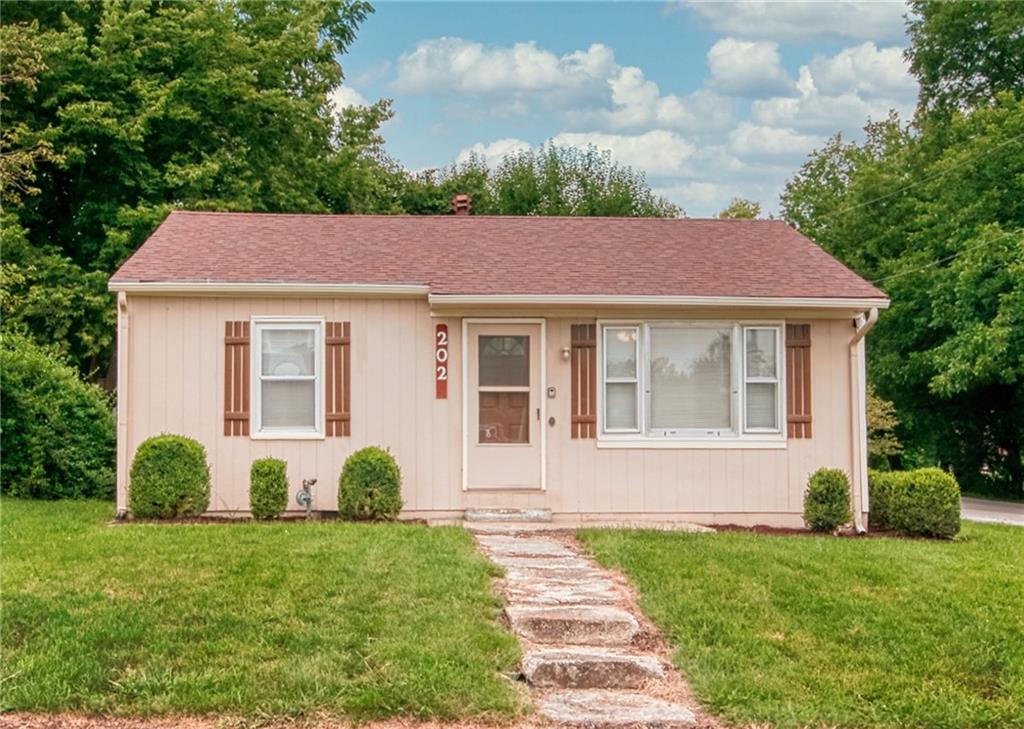 202 5th Ave S, Greenwood, MO 64034