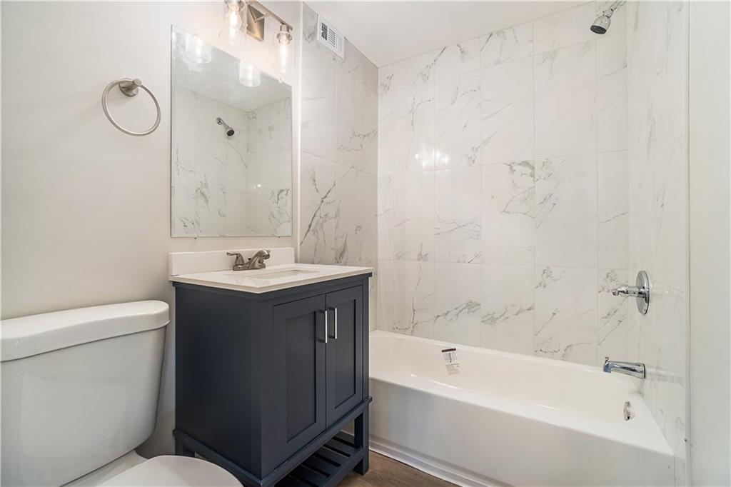 6601 W 76th St, Overland Park, KS 66204