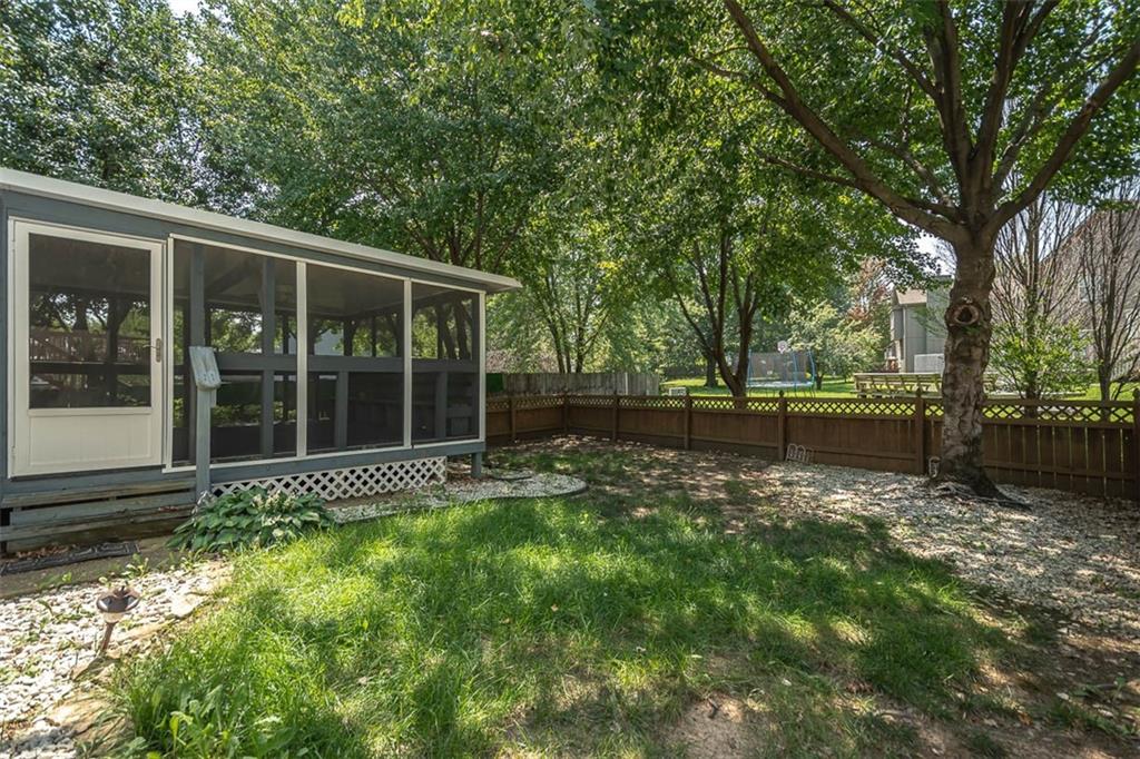 10823 W 76th St, Shawnee, KS 66214