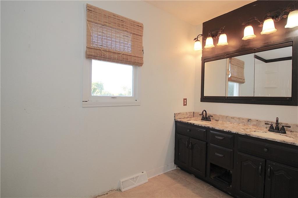 33241 NE 2400 Rd, Greeley, KS 66033