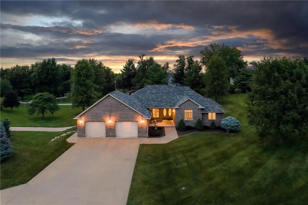 19619 Foxridge Dr, Country Club, MO 64505
