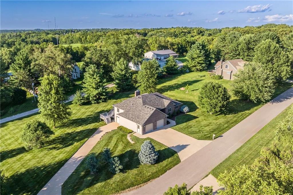 19619 Foxridge Dr, Country Club, MO 64505