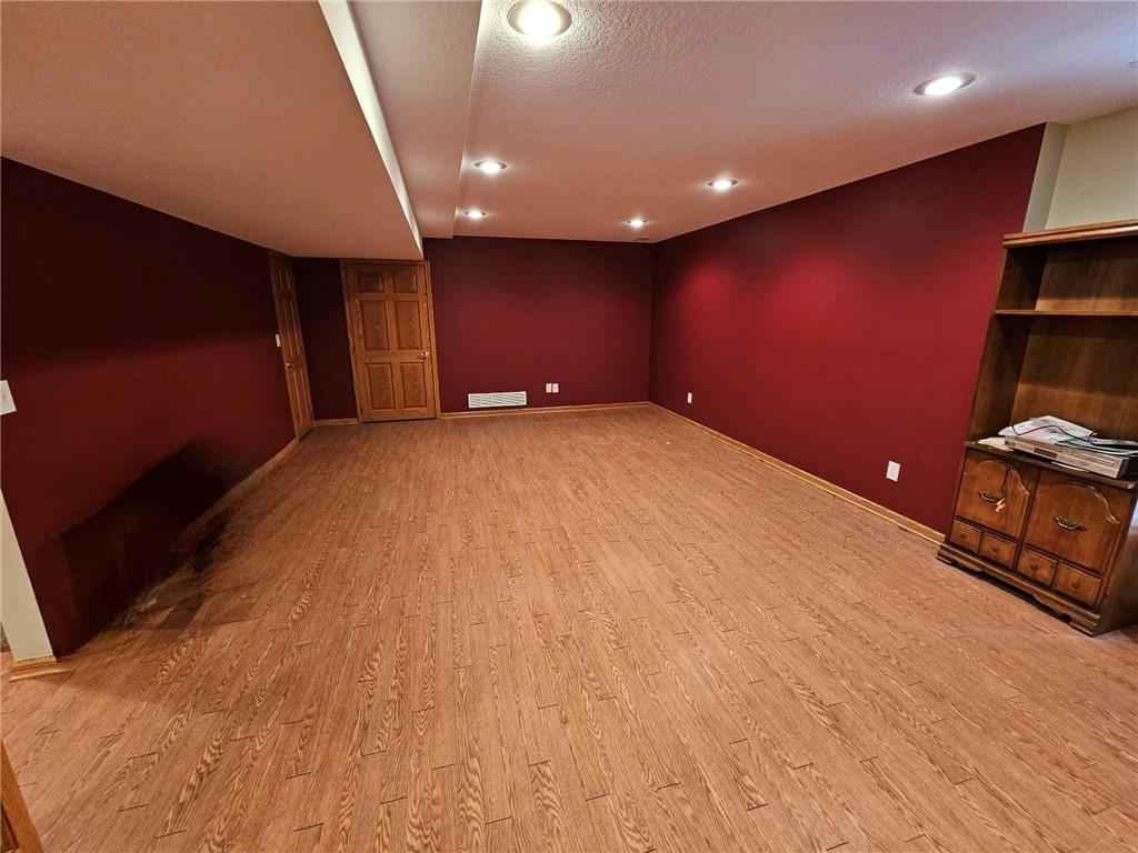 3 Chadwick Ln, Country Club, MO 64506
