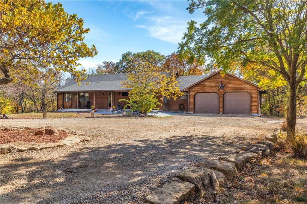 13089 Arrowhead Dr, Perry, KS 66073